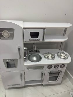 Play  kitchen