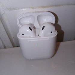 Apple AirPods 2nd Generation iPhone Wireless Bluetooth Earbuds 