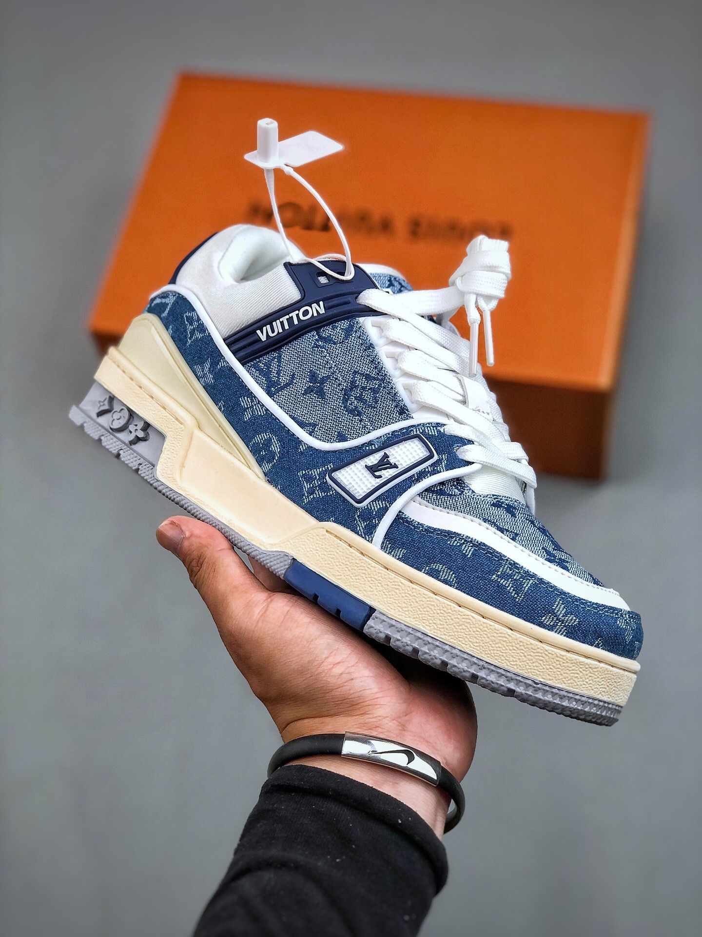 Fashionable Sneakers 