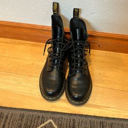 Doc Martin’s 1460 Worn Once Size 8