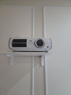 Home Cinema projector with 92 in white white film screen