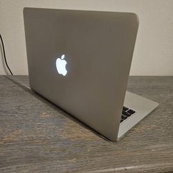 MacBook AIR 2017 Like New 