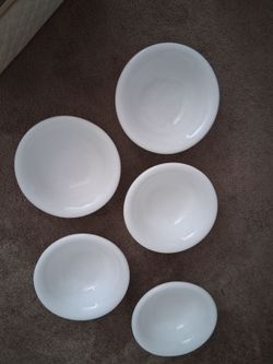 Set Of 5 White Ceramic Pasta Bowls.