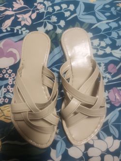 Lady sandals size 7 to 8