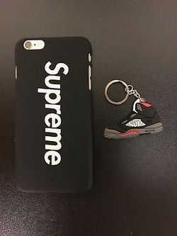 Supreme case w/ Jordan keychain