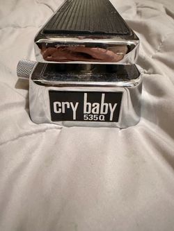 Cry baby 535q chrome edition * Will trade for fender Stratocaster case *
