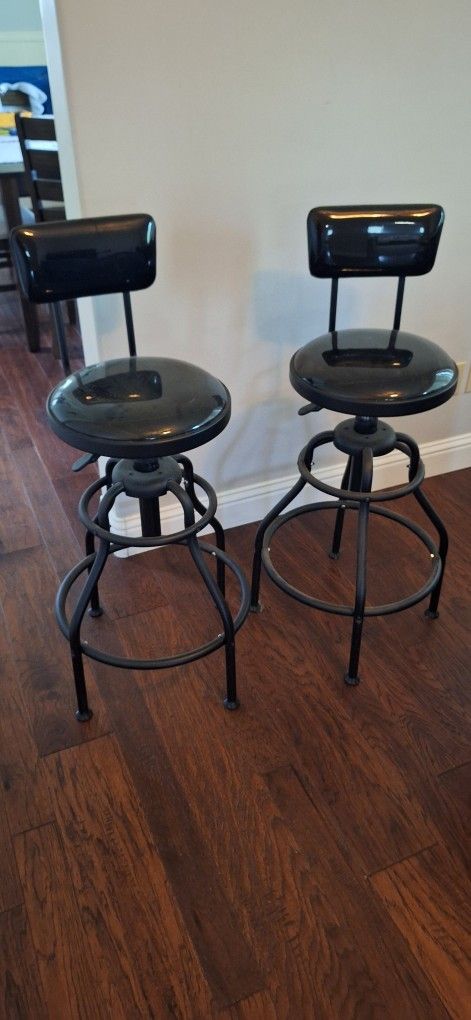 2 Rotating Stools