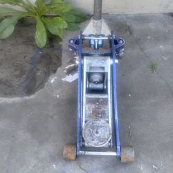 Floor Jack Used 