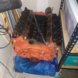 Mopar 318 Engine