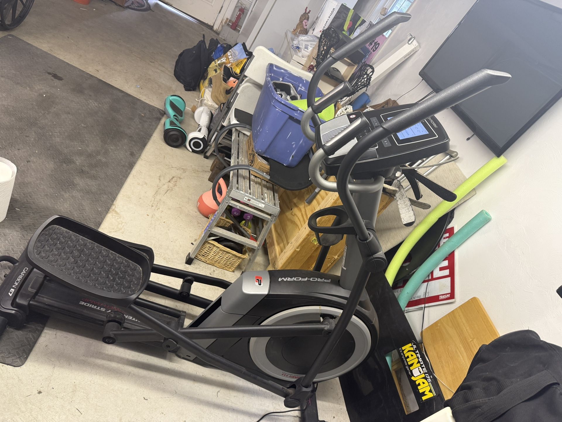 Pro Form Elliptical Carbon E7