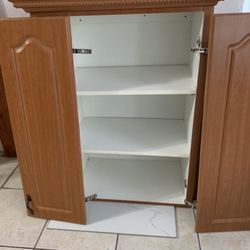 Plywood - Un Gabinete De Pared Multiuso 