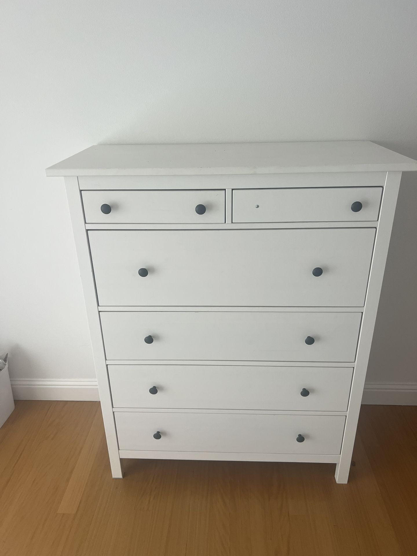 Modern White 5-Drawer Dresser