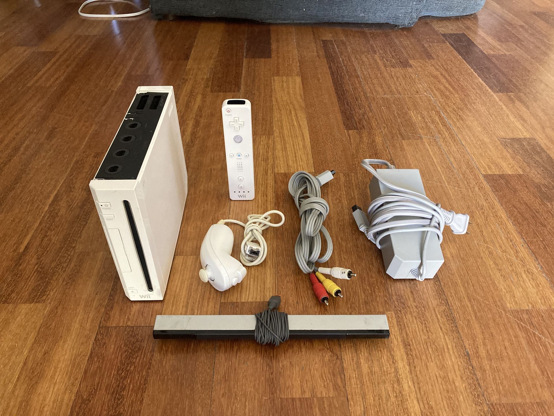 Wii + 500 Games ( Read Description )