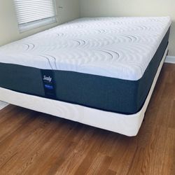 Branded Queen Memory Foam Gel 12”Brand new in plastic Delivery 🚚 Available 