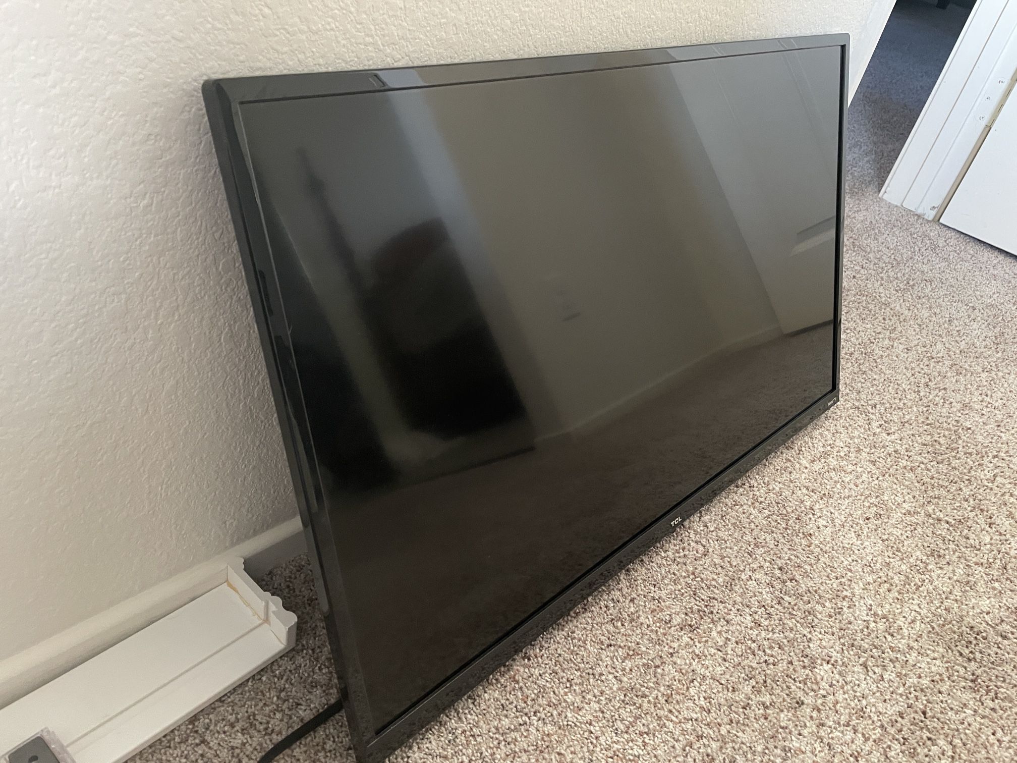 32” TCL Roku LCD TV - Model 32S335 - Excellent Condition