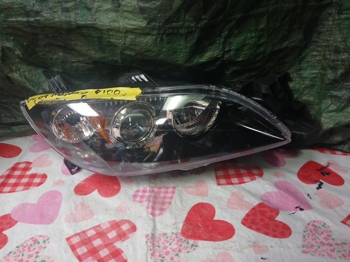 2004-09 Mazda 3 Right Headlight 