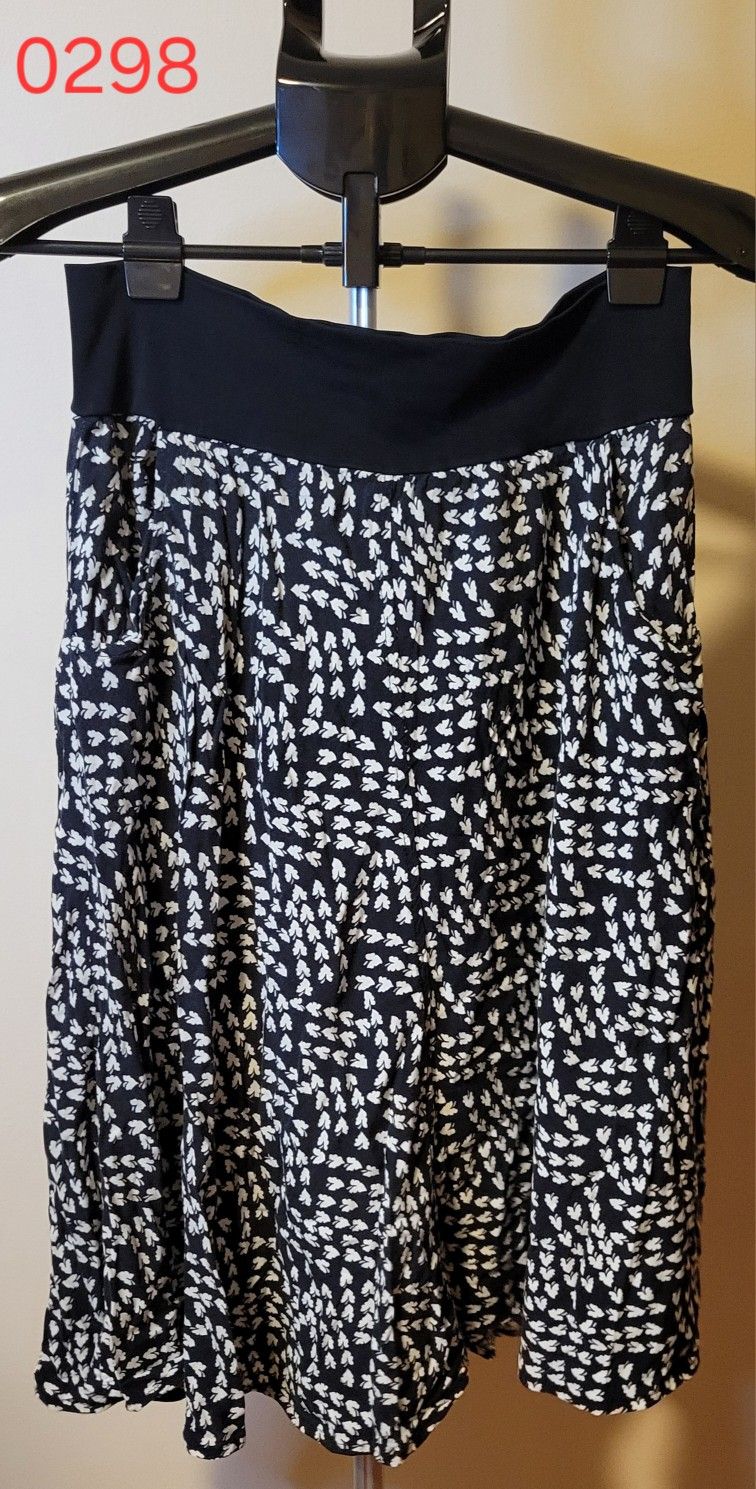 New Look Black and White Patterned Skirt, size L (0298)