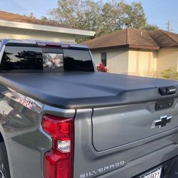 Undercover Elite Tonneau Cover 19-24 Silverado