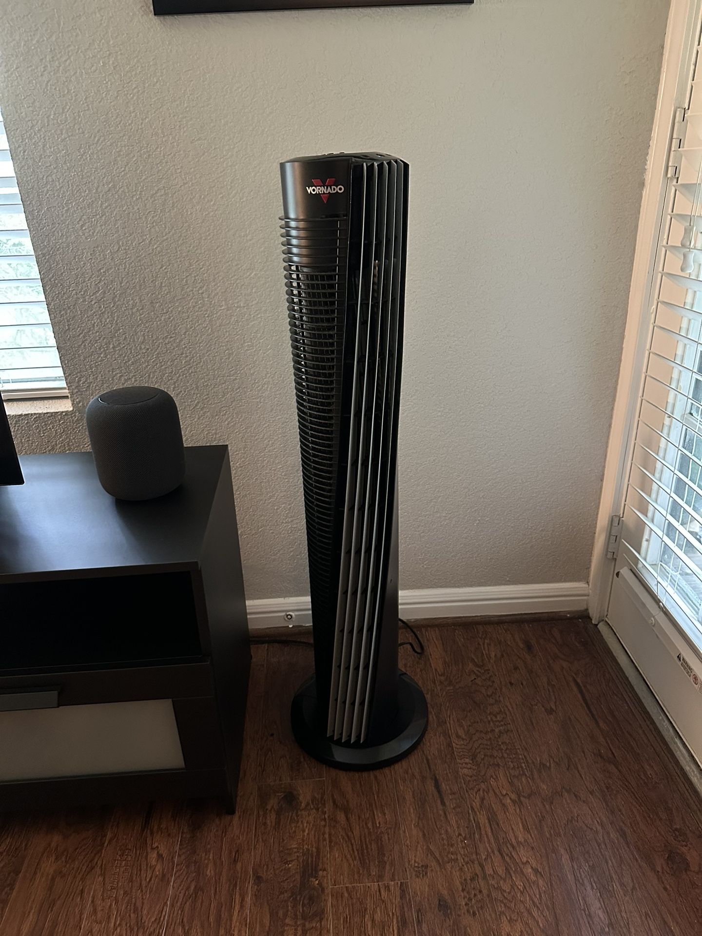 Vornado 184 Whole Room Air Circulator Tower Fan, 41 for Sale in San  Antonio, TX - OfferUp