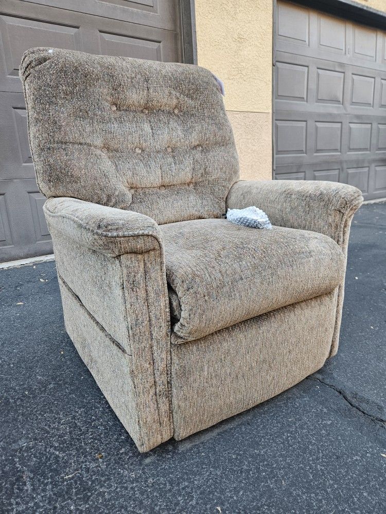 PRIDE POWER LIFT CHAIR W/HEAT AND MASSAGE