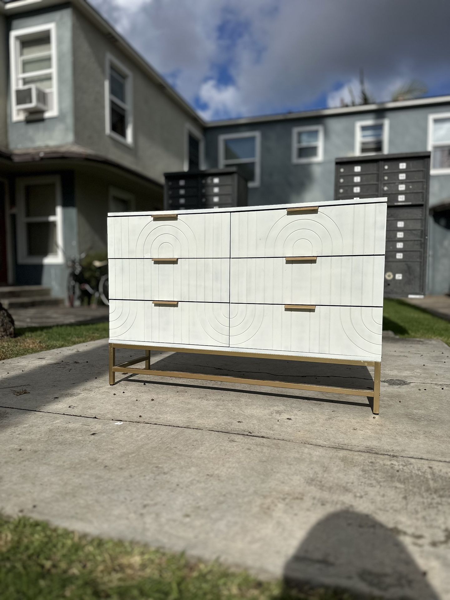 MODERN DRESSER WHITE AND GOLD