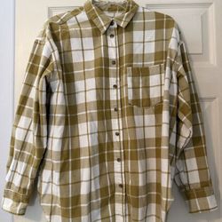 Universal Thread Women’s Oversized Button Up Plaid Shirt (S)