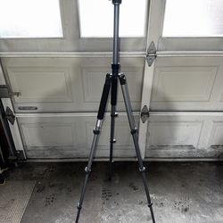 Dolica AX620B100 Tripod w/ Head