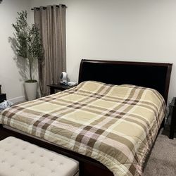 California King Living Spaces Bed