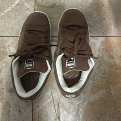brown chunky pumas