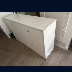 DRESSER