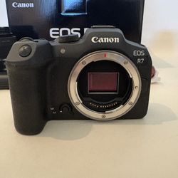 Canon R7