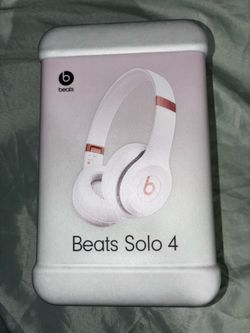Beats Solo 4 cloud pink