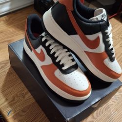 Air Force 1 '07 LV8 Size 10 Men