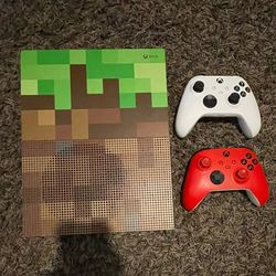 XBOX ONE S LIMITED MINCRAFT EDITION - 2 XBOX SIRES X CONTROLLERS - WITH WIRES 