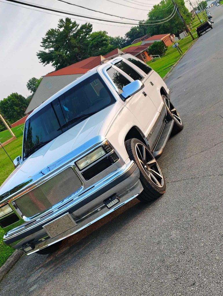 1999 GMC Yukon SLE 2wd,