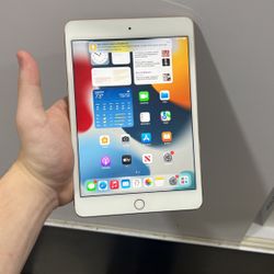 iPad Mini 4 128gb  Wifi Only Used Mint Condition 