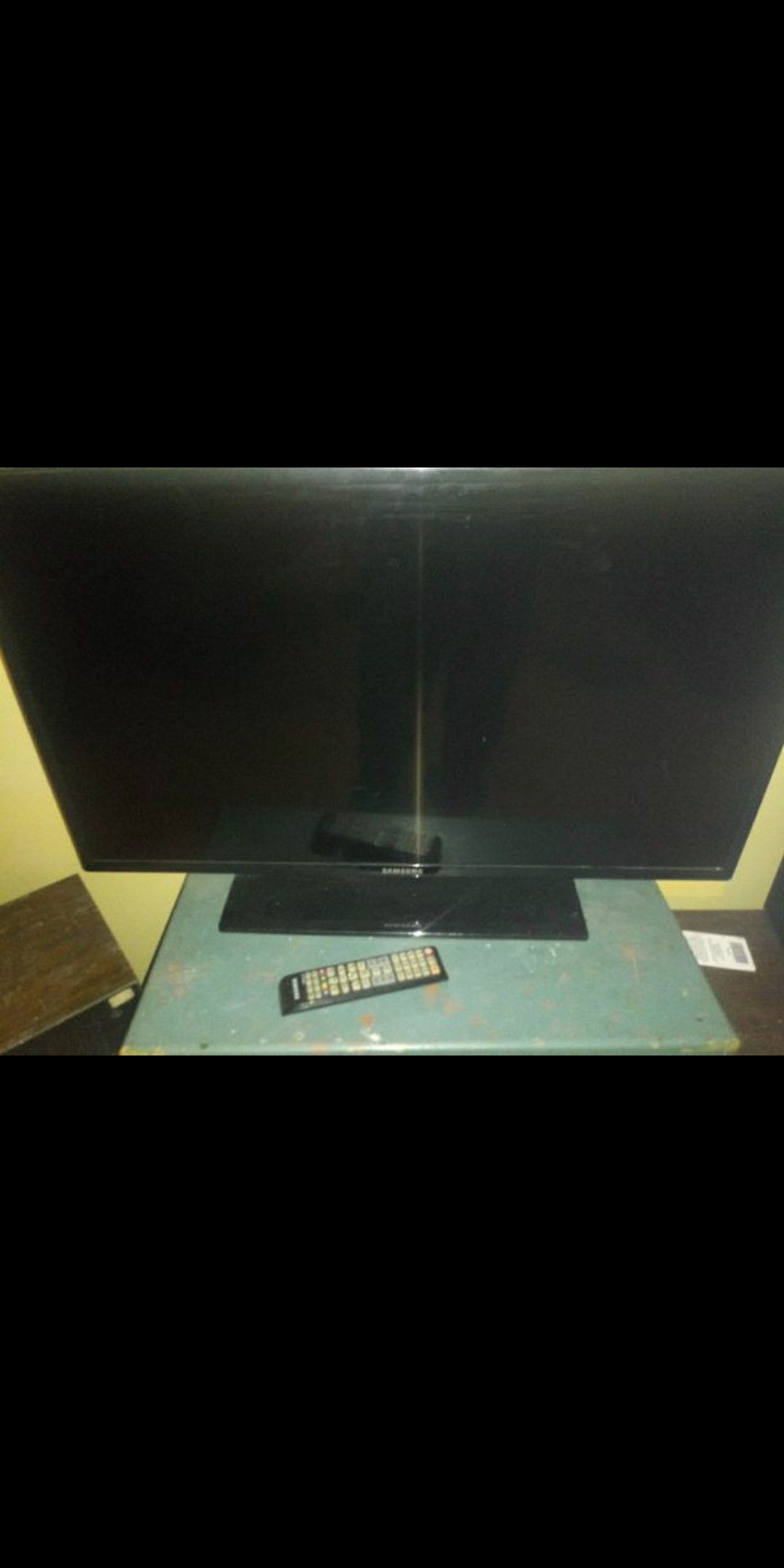Samsung 32 inch tv 3 hdmi component with remote