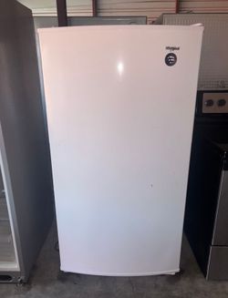 Whirlpool White Standing Freezer