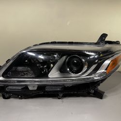 2015 - 2020 Toyota Sienna LH Front Left Driver Headlight ORIGINAL
