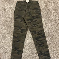 Women’s Skinny Camo Pants