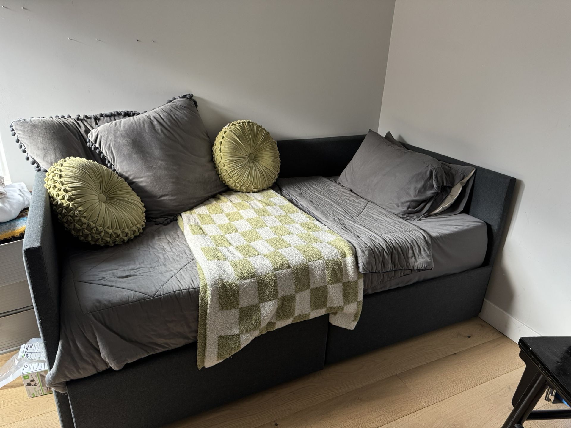 Trundle With Two Storage Drawers W Matress