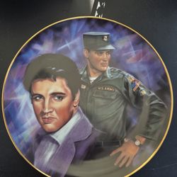 Elvis Presley Collectible Gold Rim Plate - Early Years 7616