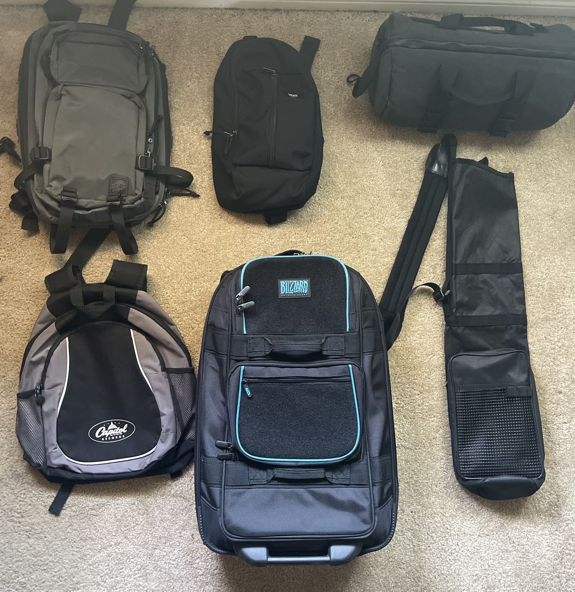 6 Backpacks Bags And Messenger Bags Carrying Bags