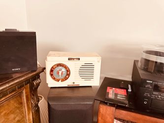 Antique Clock Radio - Vacuum Tube