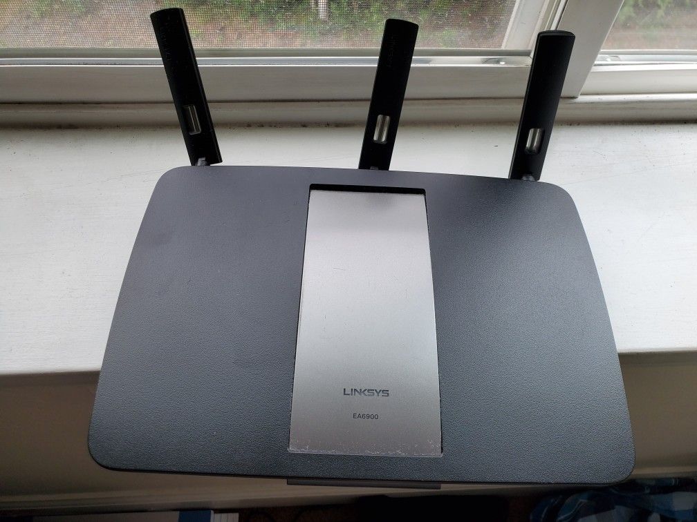 Linksys EA6900 wireless AC router