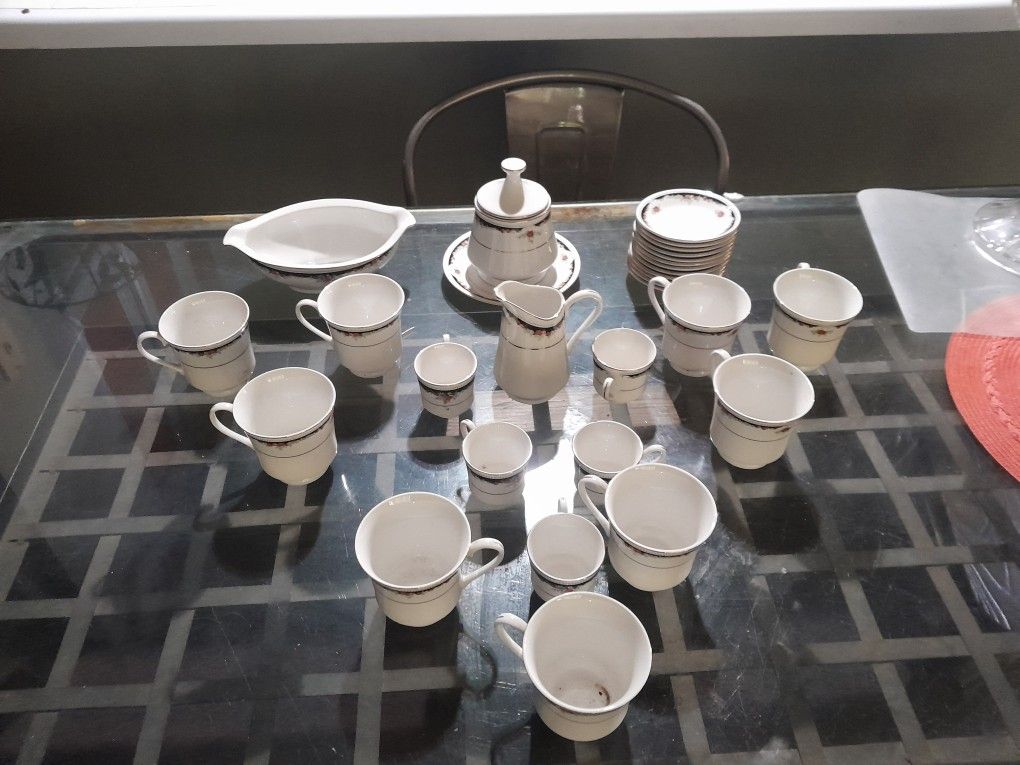 Lynns Fine China Tea Set