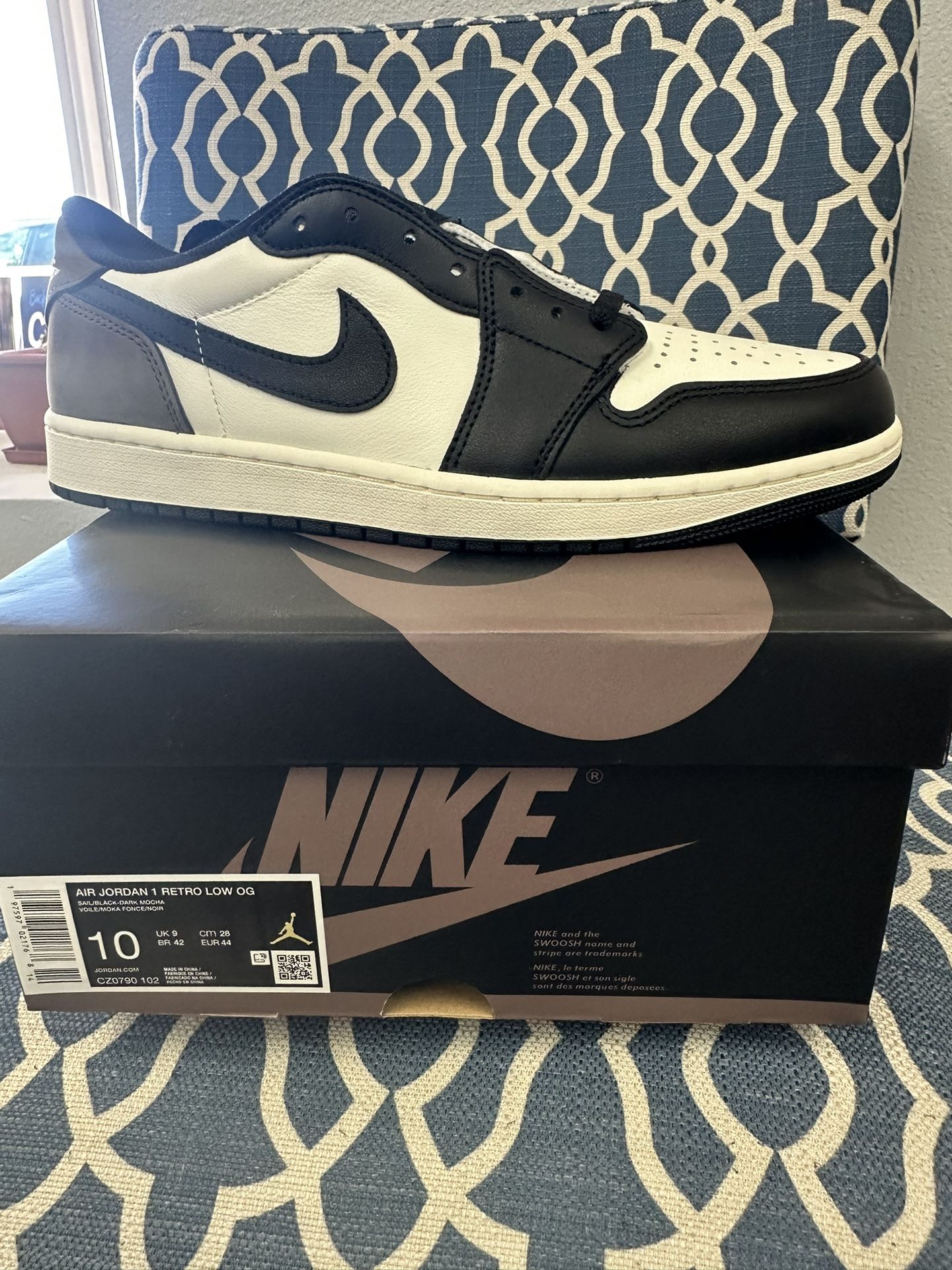 Jordan 1 Retro Low Mocha