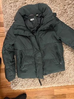 Levi’s Puffer Coat size M