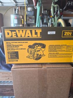 DeWalt 20 volt metal cutting circular saw