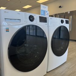 LG Washer And Gas Dryer Set In White 